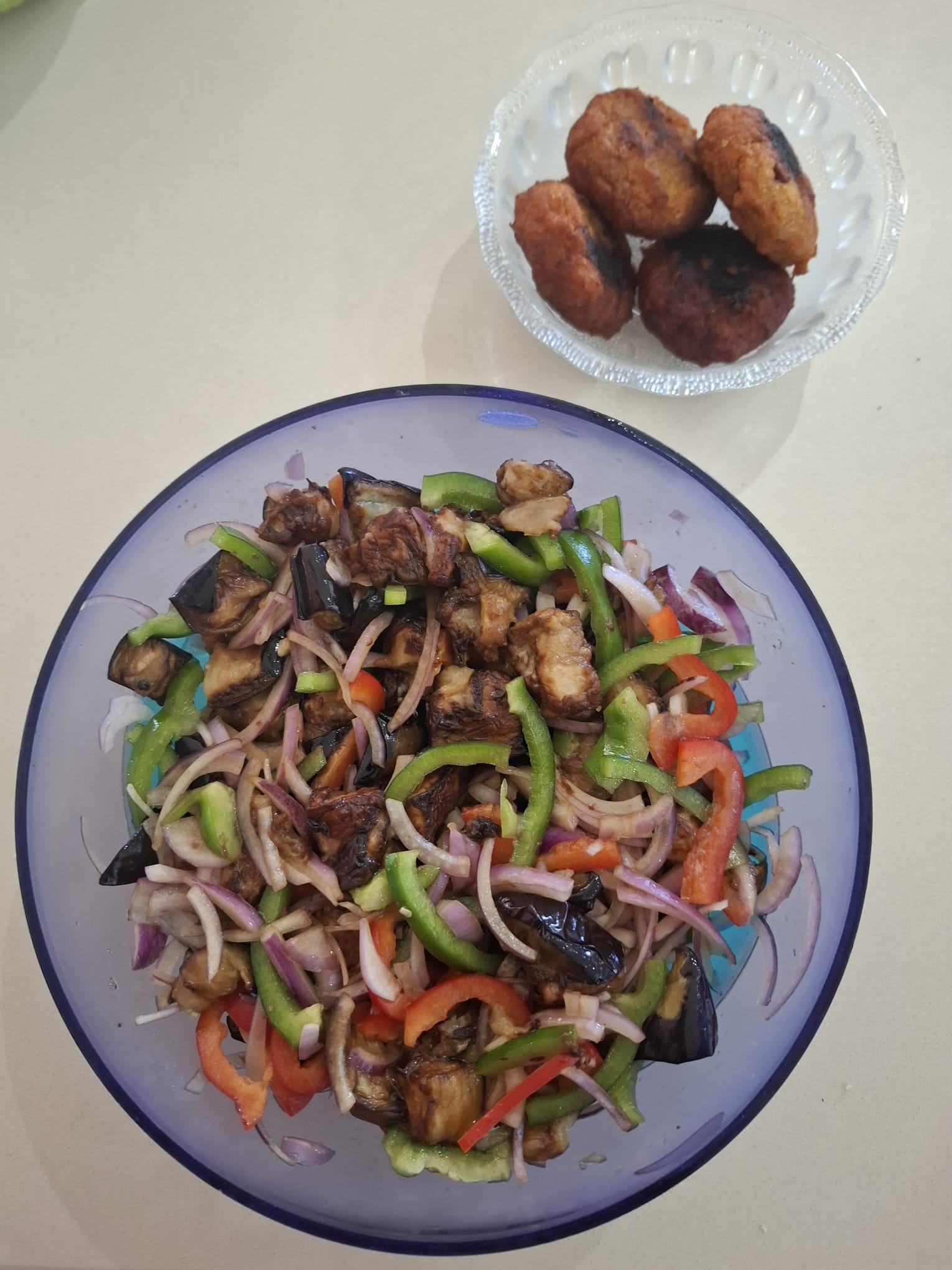 סלט חצילים מוקפץ משלוח לבלפוריה